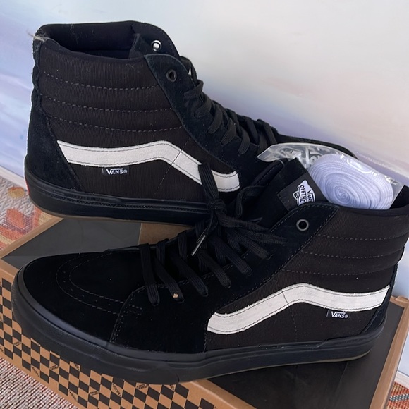 Vans WMNS Bmx Sk8-Hi
Black/Black
VN0005V0BKA
Sneakers - Picture 11 of 16
